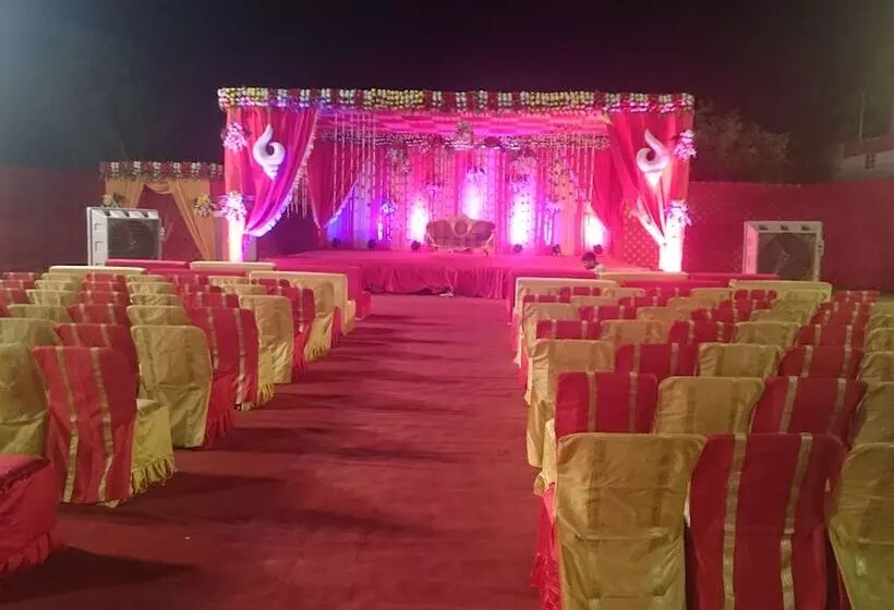 Hotelli Royal Celebration Inn