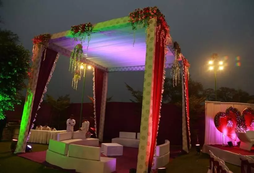 Hotelli Royal Celebration Inn