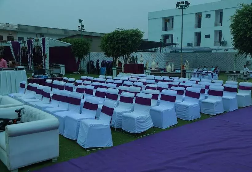 Hotelli Royal Celebration Inn