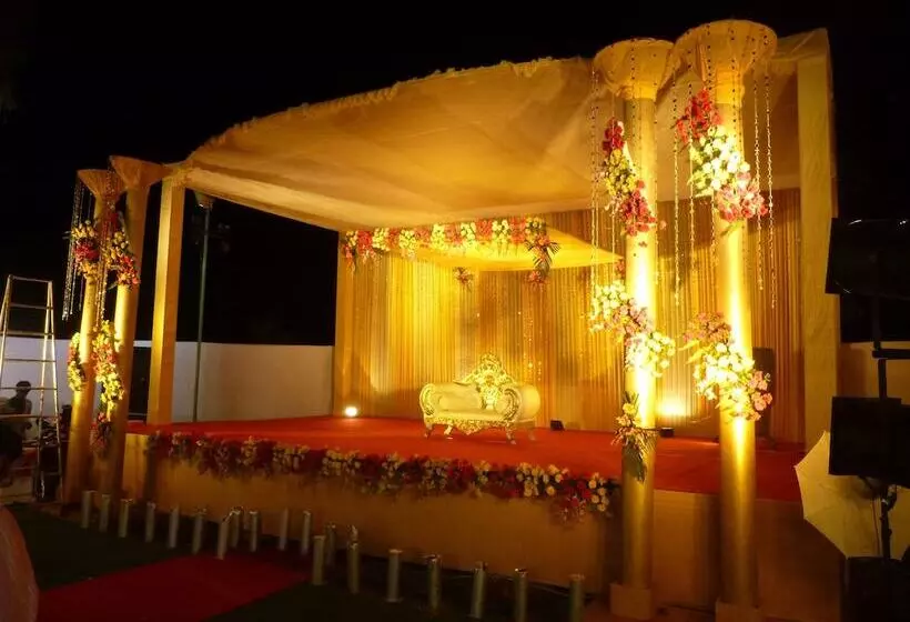 Hotelli Royal Celebration Inn