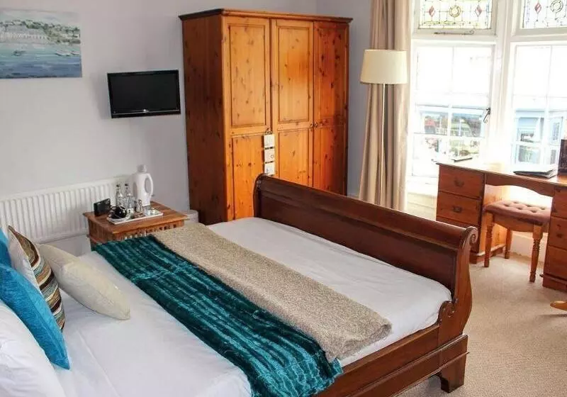 Отель The Bugle Coaching Inn