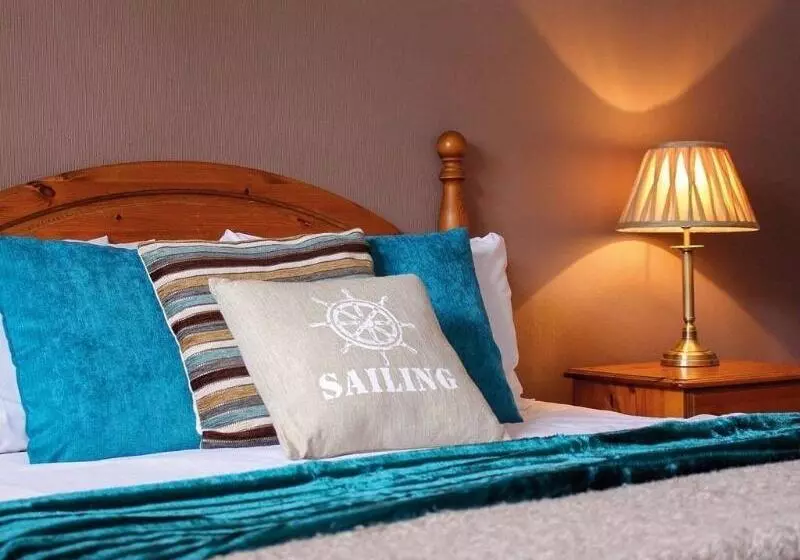 Отель The Bugle Coaching Inn