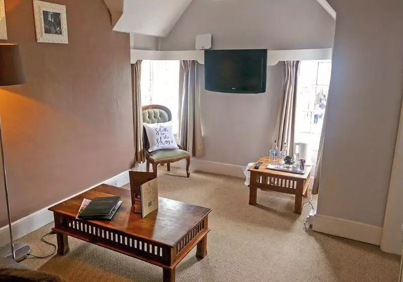 Отель The Bugle Coaching Inn