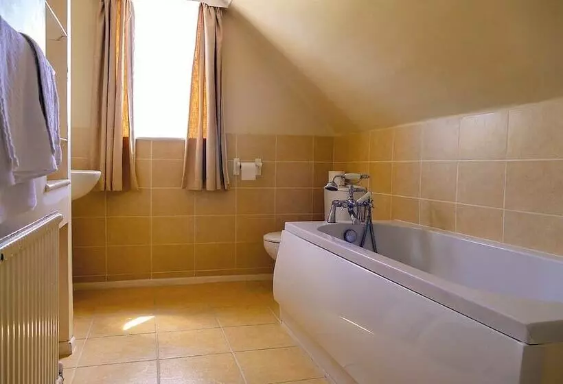 Отель The Bugle Coaching Inn