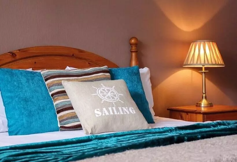 Отель The Bugle Coaching Inn