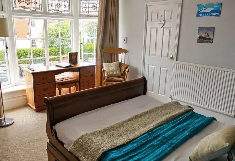 Отель The Bugle Coaching Inn