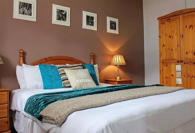 Отель The Bugle Coaching Inn