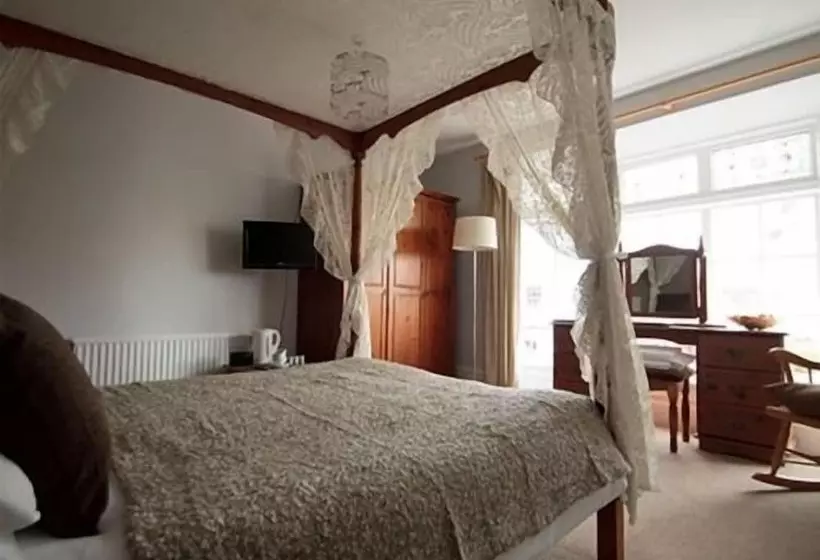 Отель The Bugle Coaching Inn