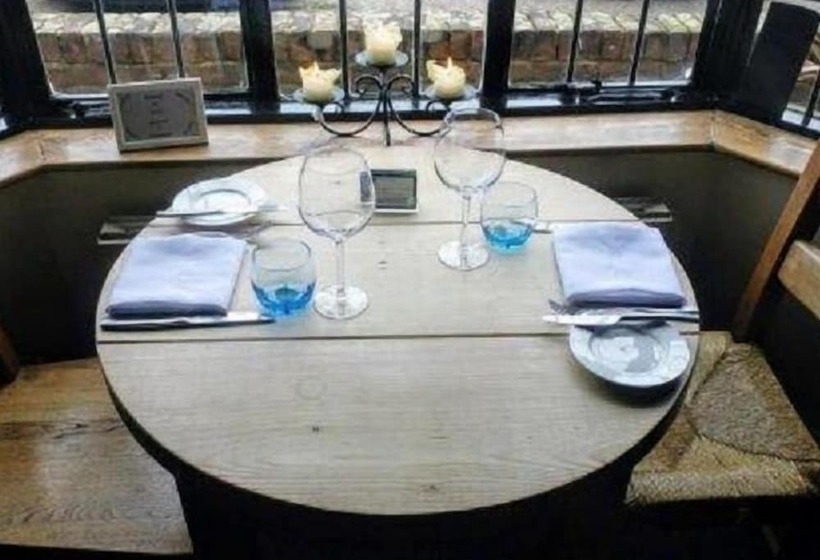 Отель The Three Cups Inn