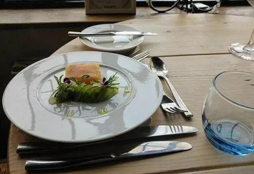 酒店 The Three Cups Inn