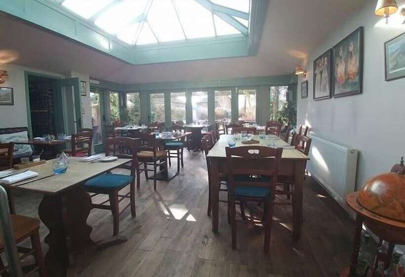 Отель The Three Cups Inn