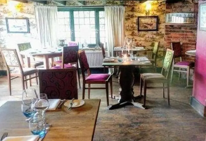 酒店 The Three Cups Inn