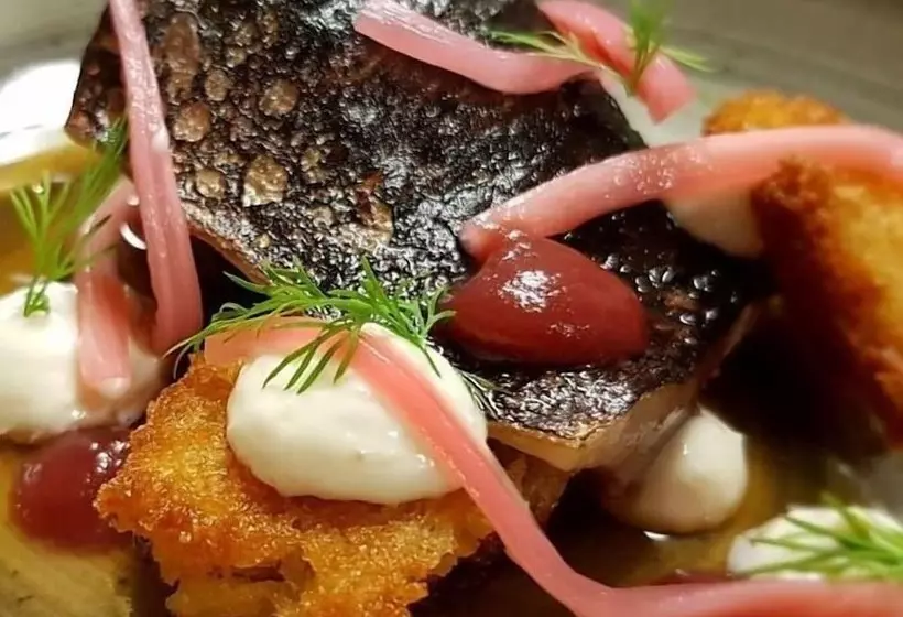 酒店 The Three Cups Inn