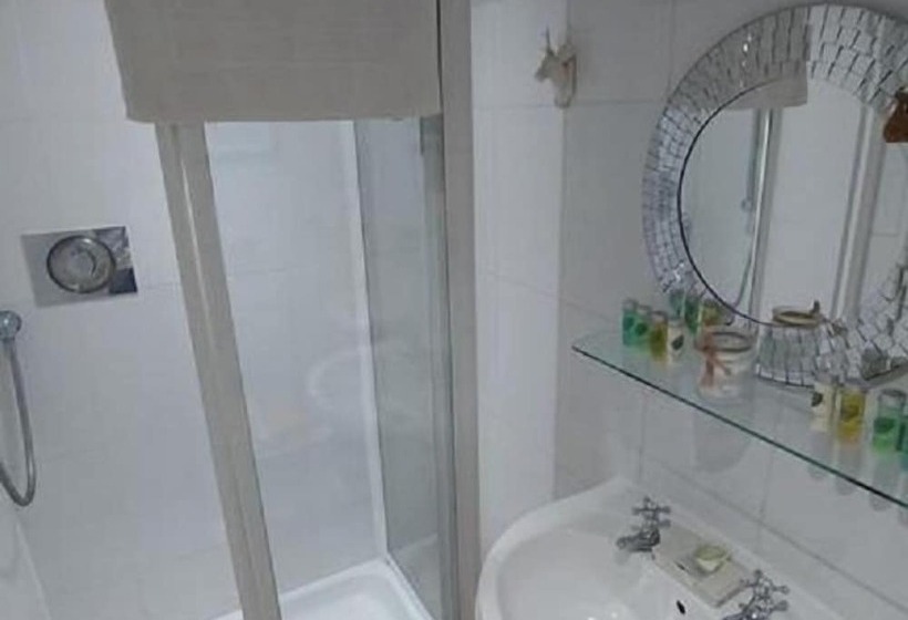 Отель The Three Cups Inn