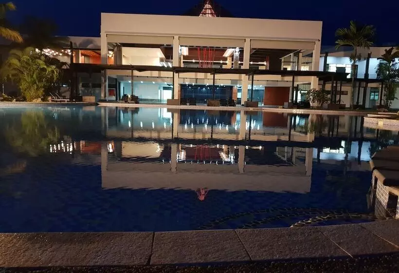 Nasau Resort & Villas