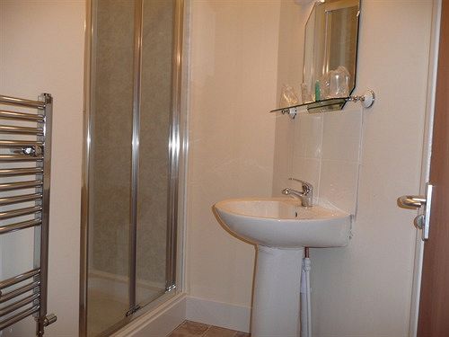 Pier View  And Apartments