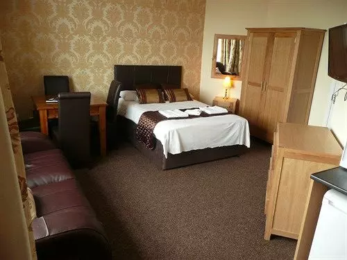 Pier View And Apartments