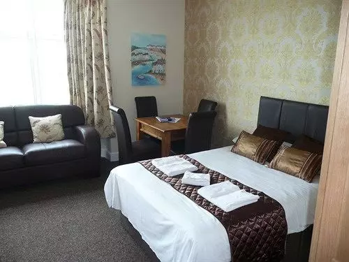 Pier View And Apartments