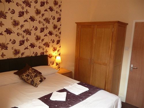 Pier View  And Apartments