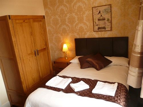 Pier View  And Apartments