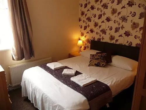 Pier View And Apartments