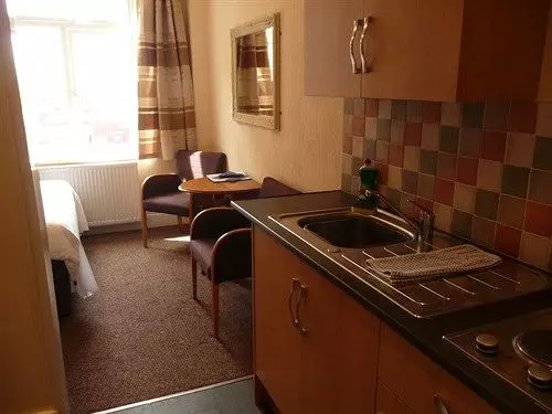 Pier View And Apartments