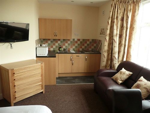 Pier View  And Apartments