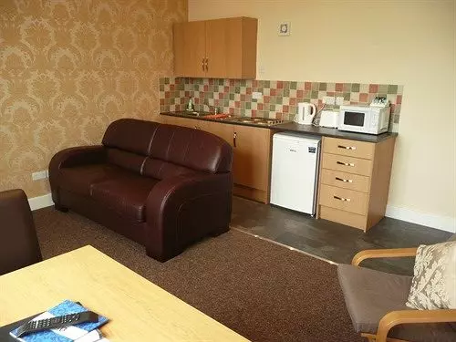 Pier View And Apartments