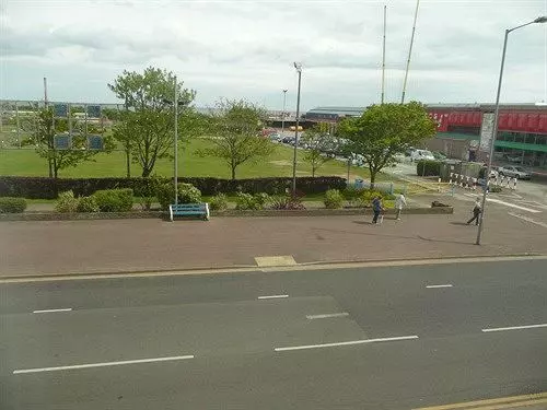 Pier View And Apartments