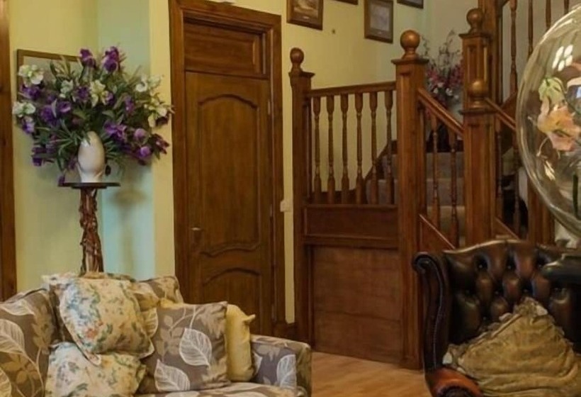 Aamiaismajoitus (B&B) Little Red Rooster Rest And Spa