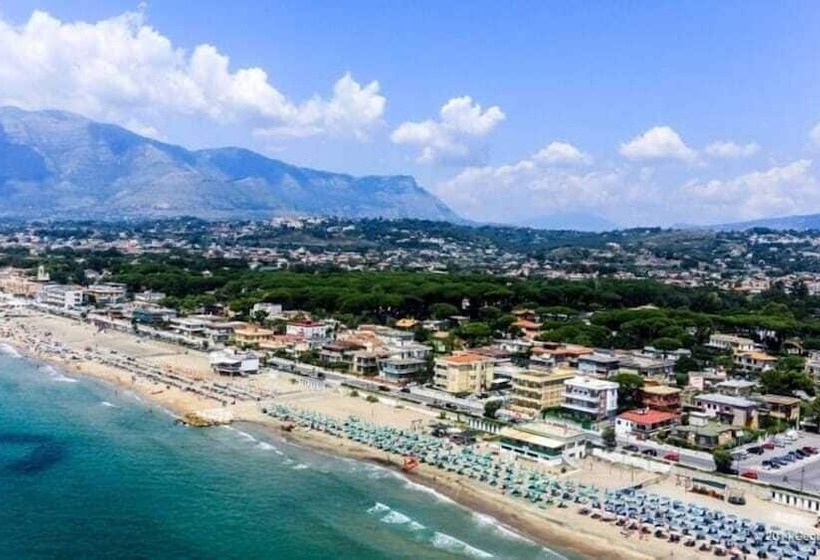 בית מלון כפרי Baron Beach