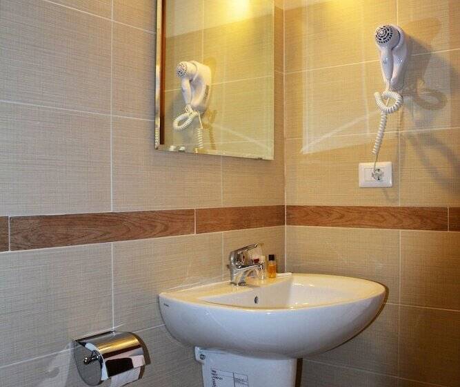 בית מלון כפרי Baron Beach