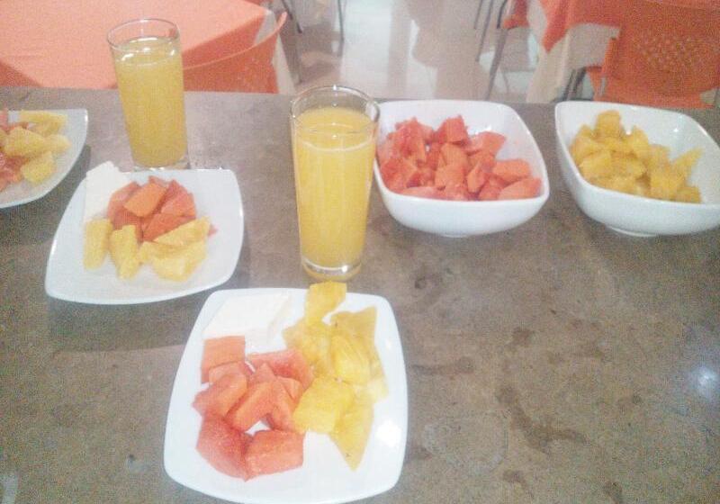 ホテル Cuarta Avenida