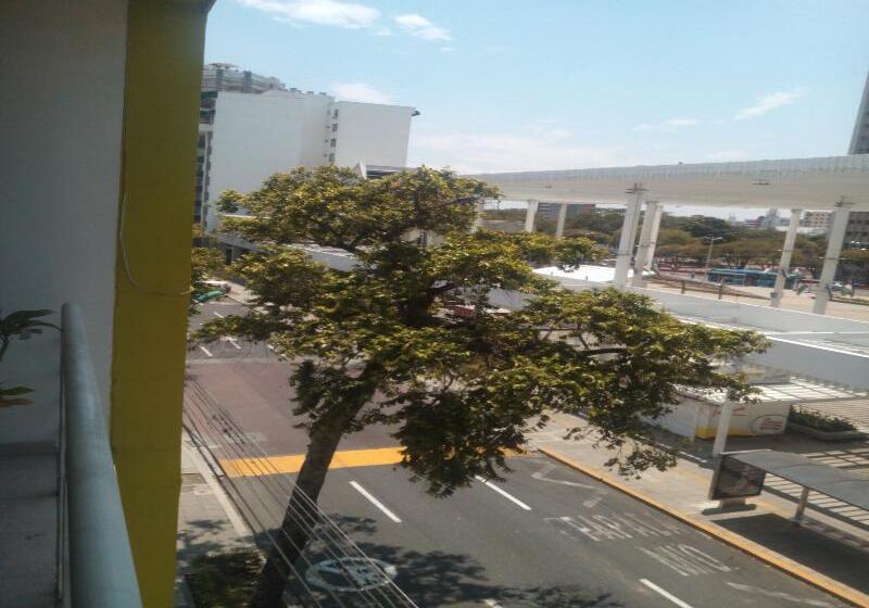 ホテル Cuarta Avenida