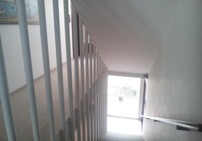 ホテル Cuarta Avenida