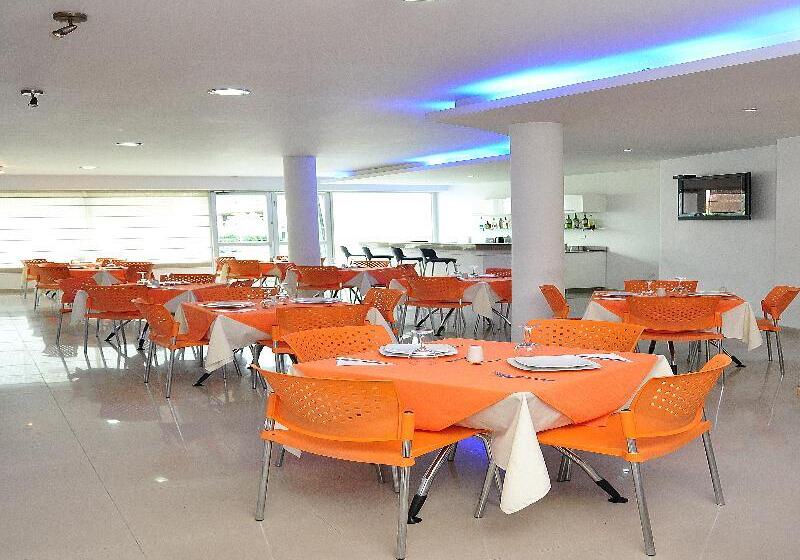 ホテル Cuarta Avenida