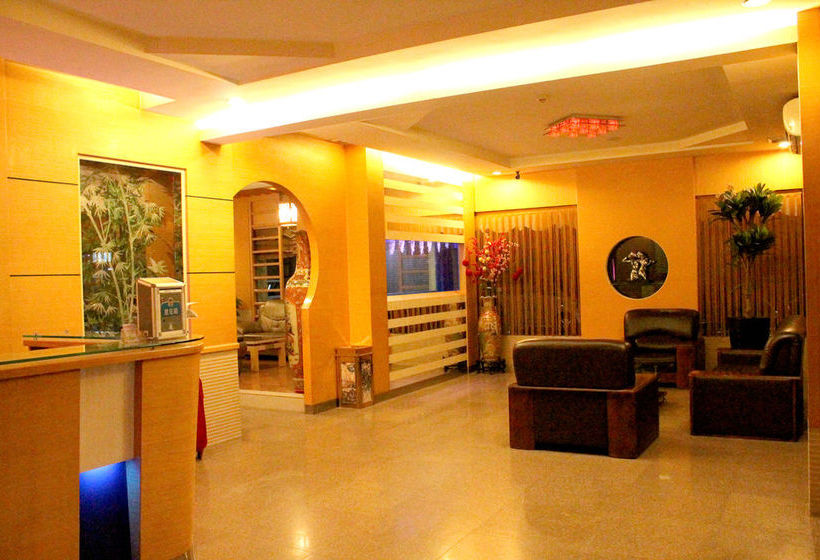 בית מלון כפרי Lovina Inn Penuin