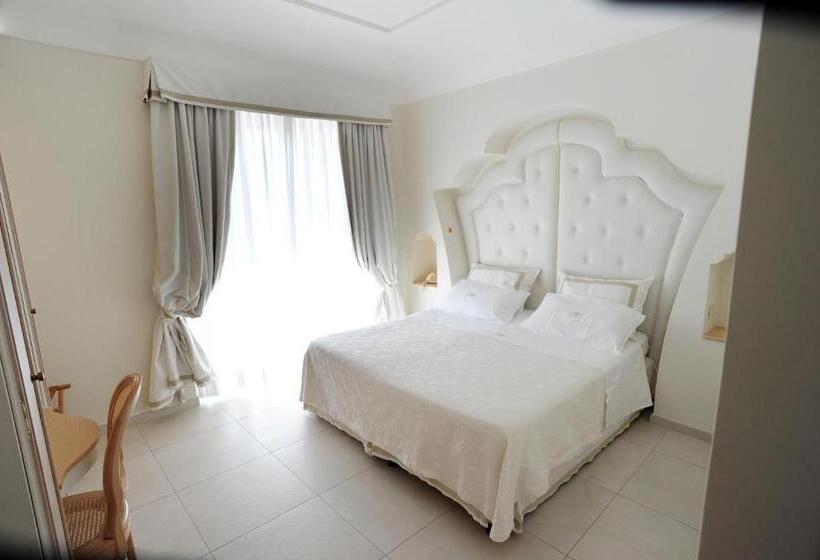 בית מלון כפרי Minori Palace