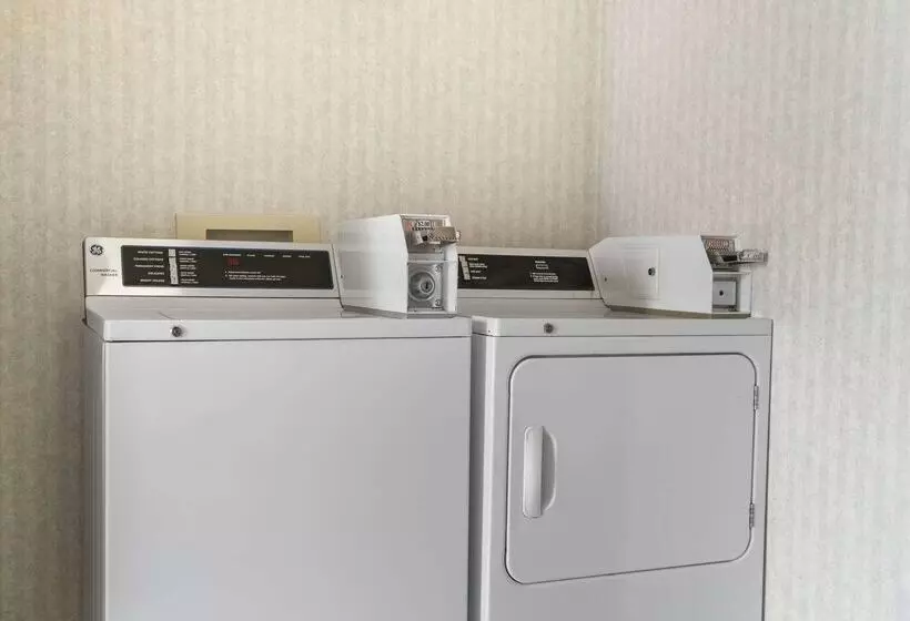 Hotelli Quality Inn & Suites