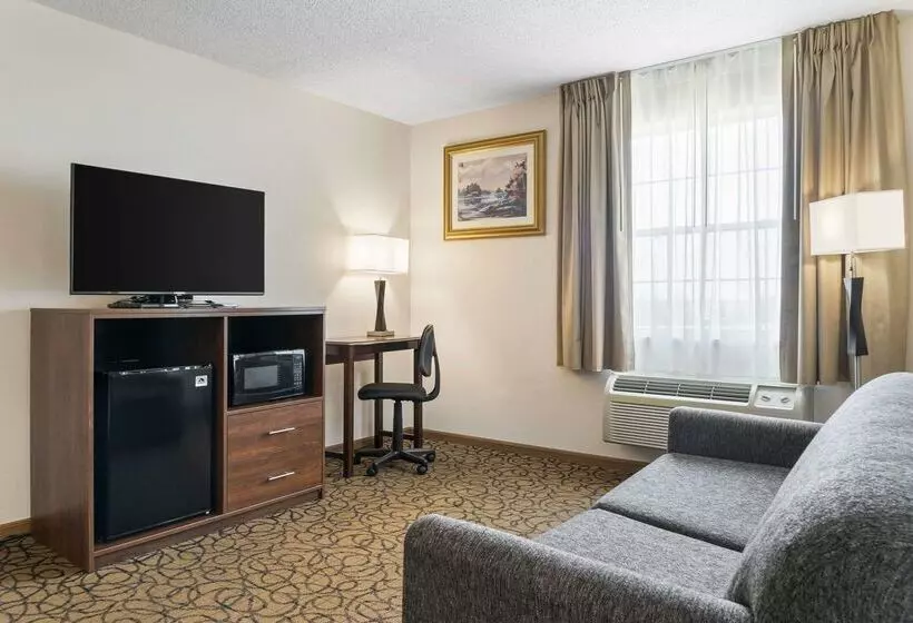 Hotelli Quality Inn & Suites