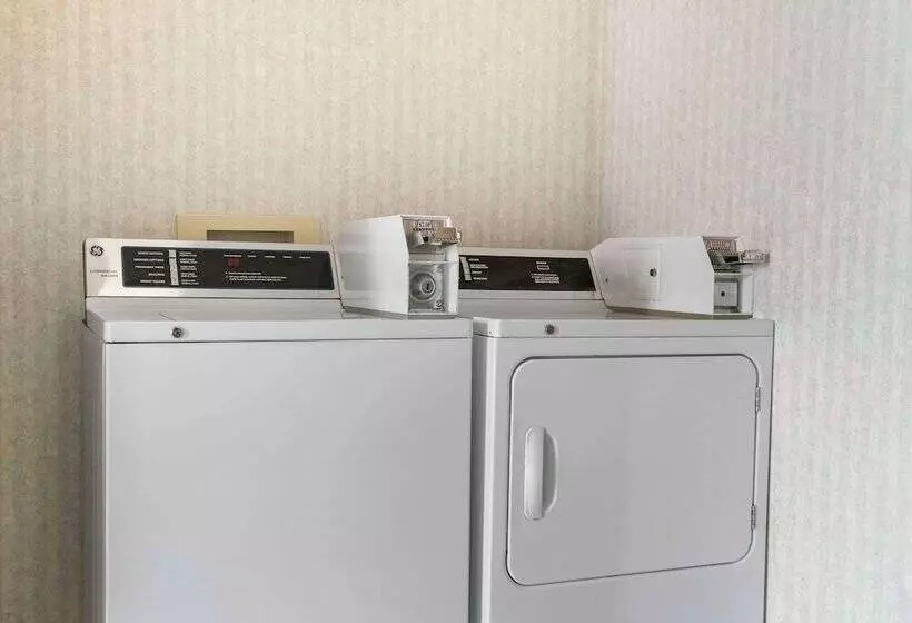 Hotelli Quality Inn & Suites