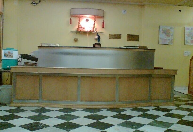 ホテル Westend Holiday Home 5 Mint From Nizamuddin Railway Station