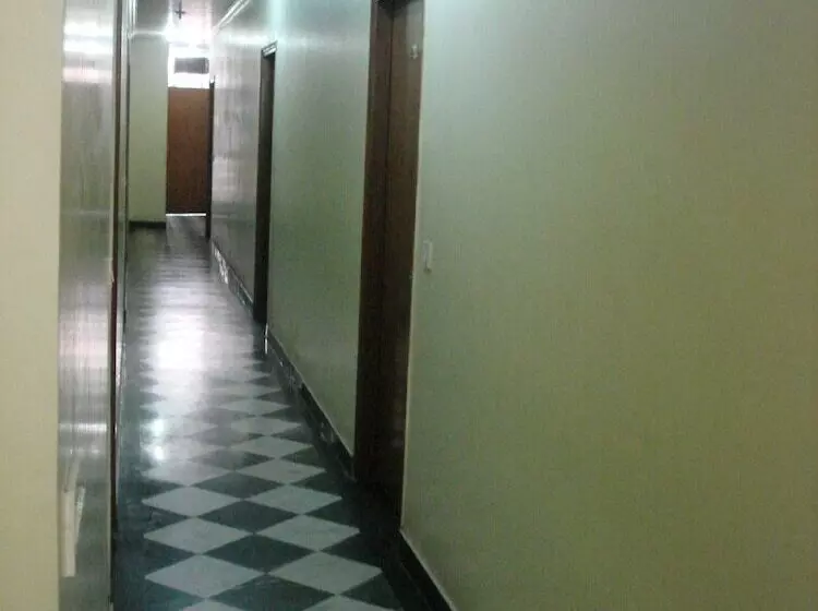 בית מלון כפרי Westend Holiday Home 5 Mint From Nizamuddin Railway Station