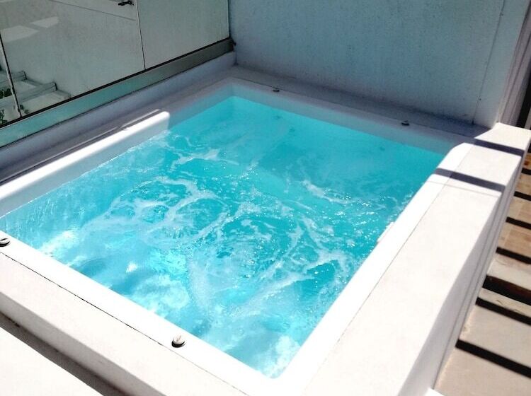 Loukas & Emma Eco Houses