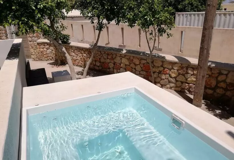 Loukas & Emma Eco Houses