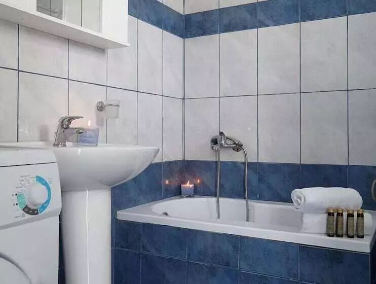 Loukas & Emma Eco Houses