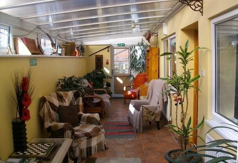 بنسيون Arkale Lodge