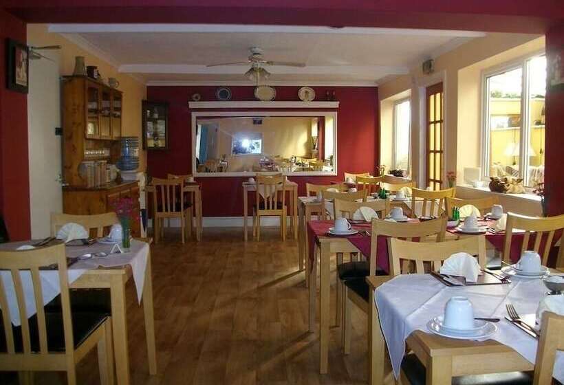 بنسيون Arkale Lodge