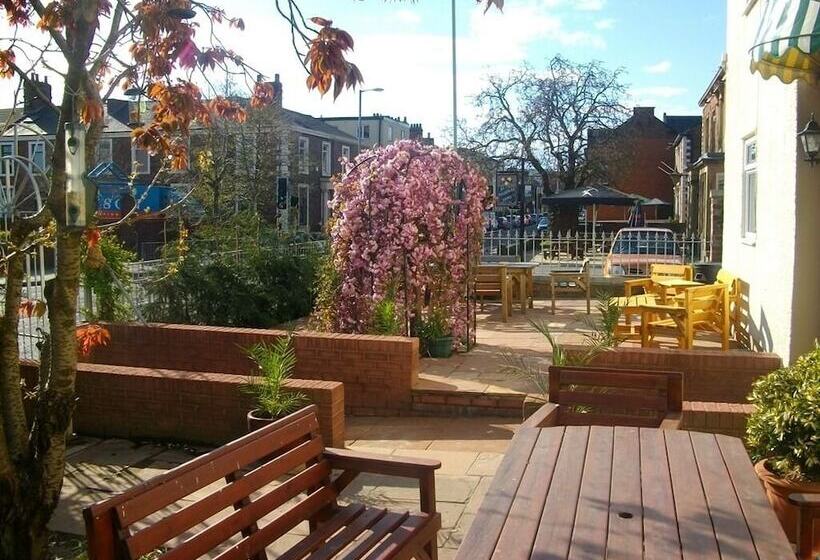 بنسيون Arkale Lodge