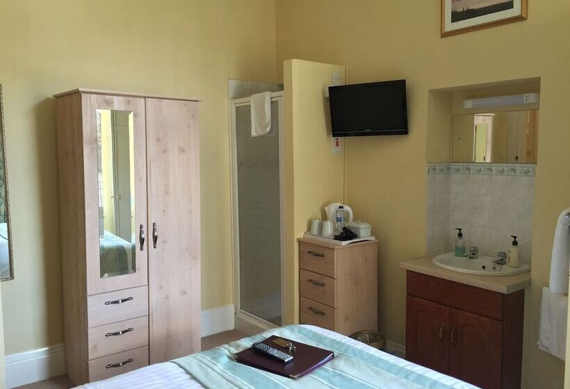 פנסיון Edgcumbe Guest House